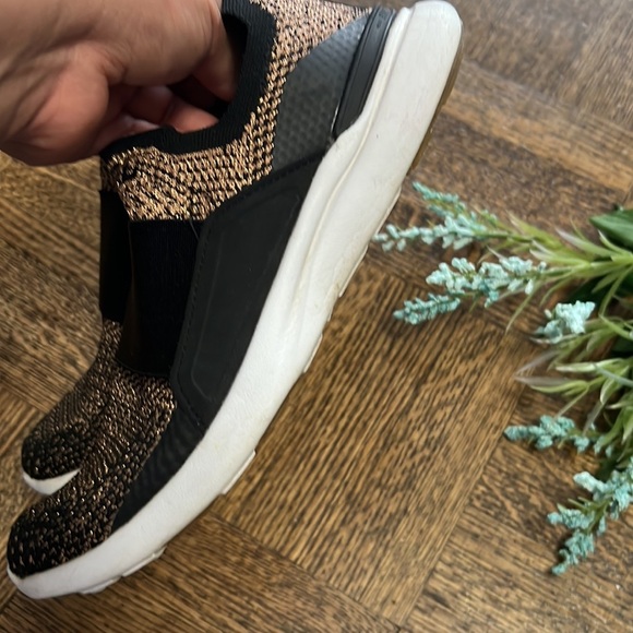 LULULEMON | APL Woman TechLoom Bliss Shoe - Picture 7 of 8